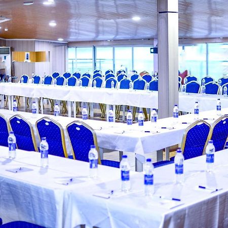 Golfview Suites & Conference Center Ikeja Buitenkant foto