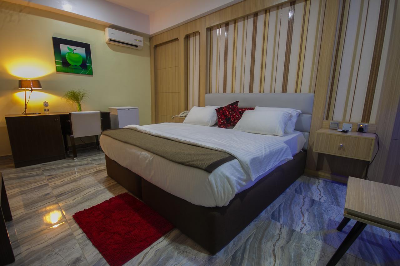 Golfview Suites & Conference Center Ikeja Buitenkant foto