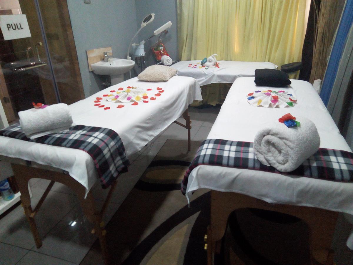 Golfview Suites & Conference Center Ikeja Buitenkant foto