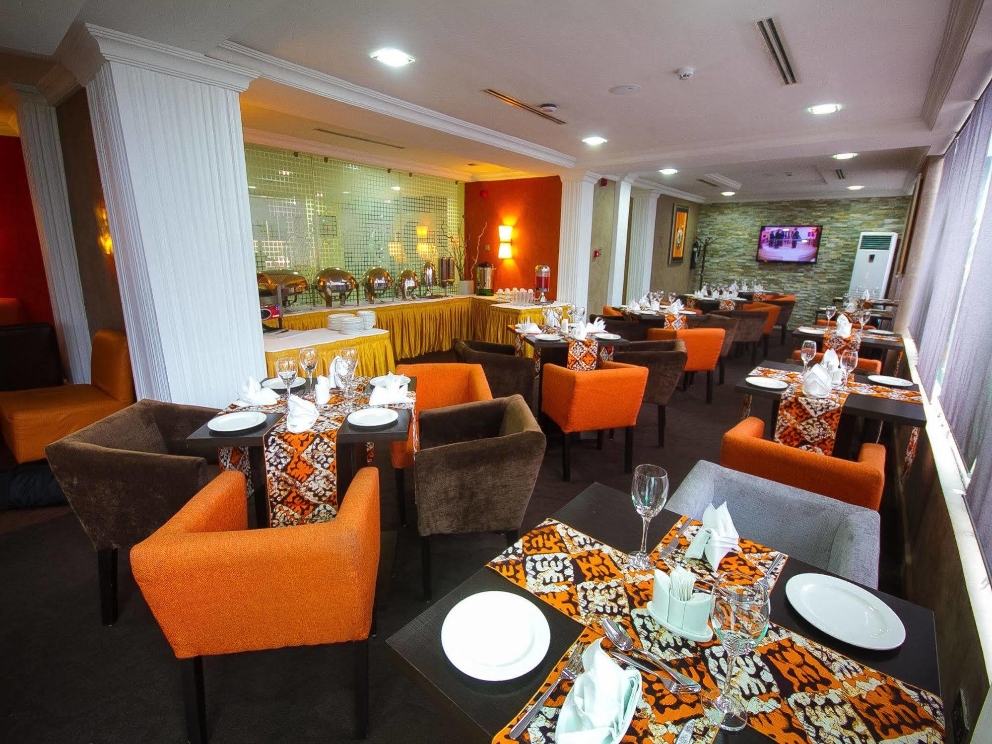 Golfview Suites & Conference Center Ikeja Buitenkant foto
