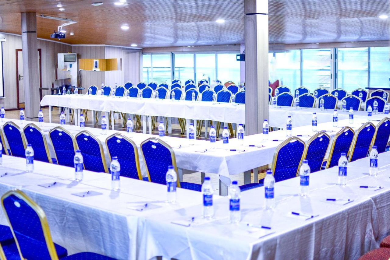 Golfview Suites & Conference Center Ikeja Buitenkant foto