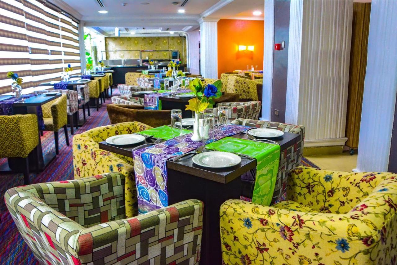 Golfview Suites & Conference Center Ikeja Buitenkant foto