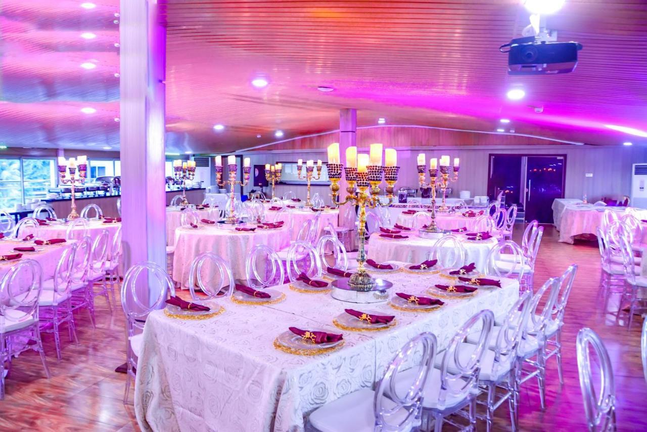 Golfview Suites & Conference Center Ikeja Buitenkant foto