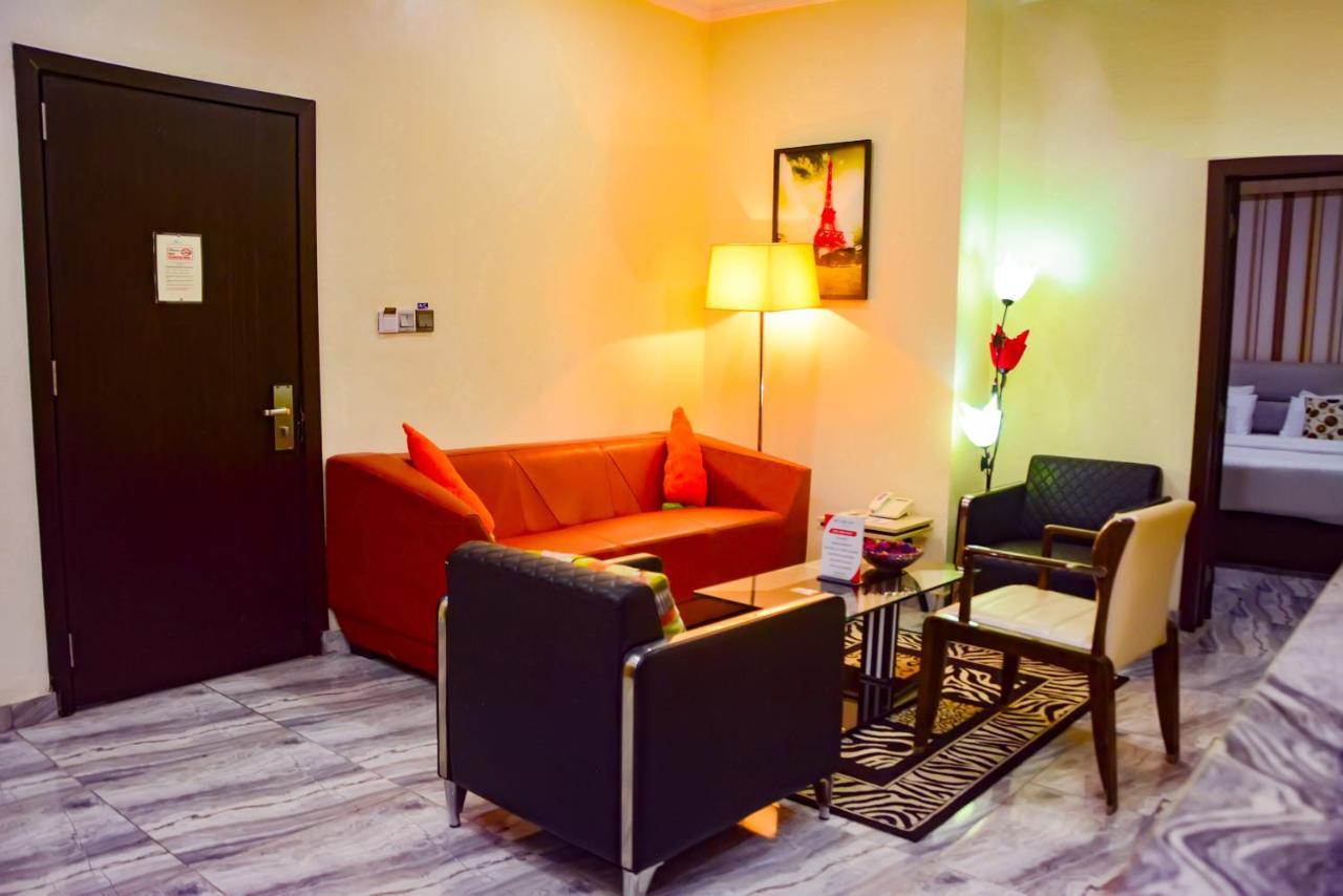 Golfview Suites & Conference Center Ikeja Buitenkant foto